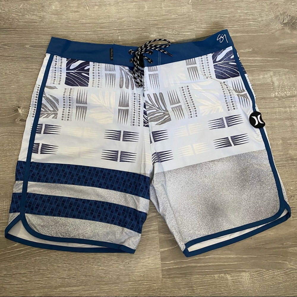 HURLEY SIG ZANE MALOULU 18" BOARDSHORTS 32